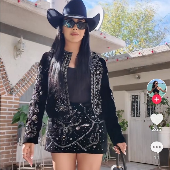 NWT ZARA SEQUIN SKIRT SIZE S and M
🚨 FINAL PRICE NO OFFER ACCEPT - Picture 9 of 16